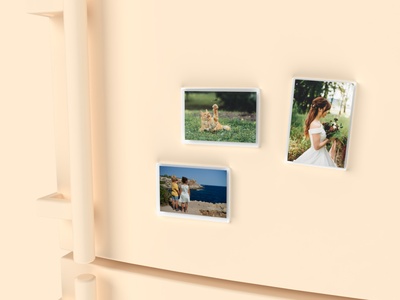 Découvrez notre magnet photo plexi 6x9, un petit bijou de 6 centimètres de largeur sur 9 centimètres de hauteur qui vous permet d'afficher vos souvenirs préférés de manière élégante et pratique.